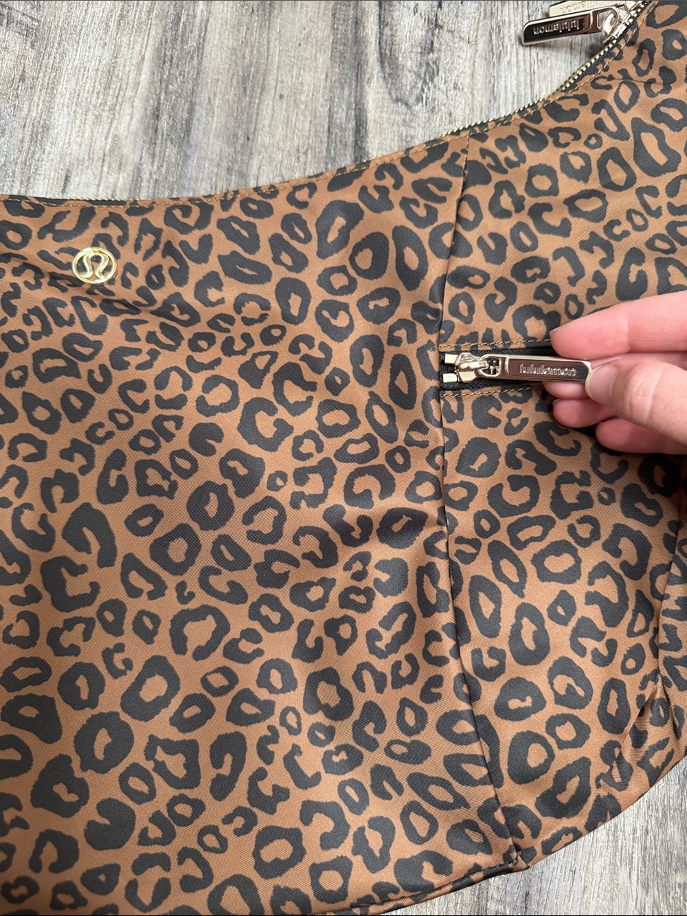 NWT Lululemon Large Slouchy Sling Bag 13L
Metal Hardware Leopard - Picture 4 of 8